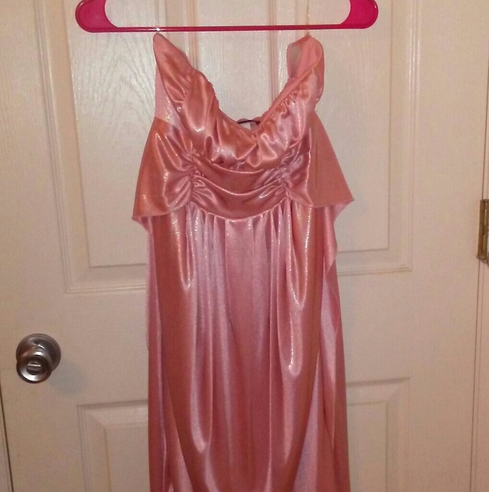 A pink strapless dress with gold accent in it
